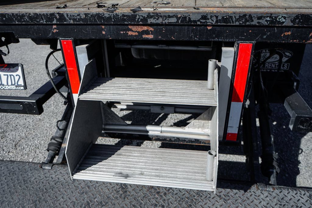 Used 2017 Ford F550 2WD Regular Cab Super Duty image 12