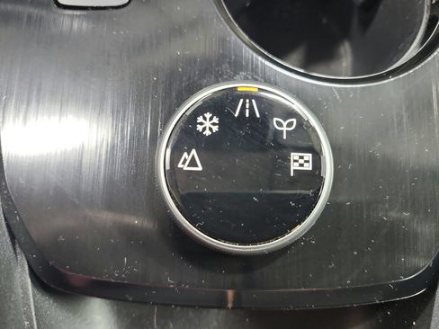 Used 2025 Nissan Rogue S AWD/4WD image 17