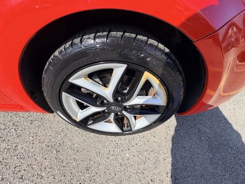 Used 2010 Kia Forte Koup SX image 3