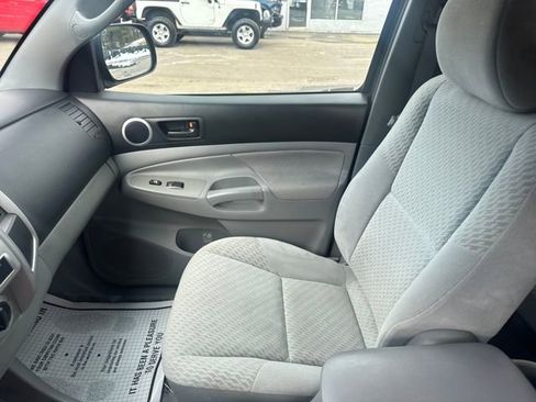 Used 2011 Toyota Tacoma 4x4 Double Cab w/ SR5 Pkg #2 image 13