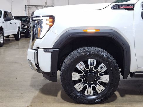 Used 2024 GMC Sierra 2500 Denali w/ Denali Reserve Package AWD/4WD image 5
