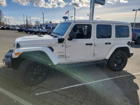 Used 2023 Jeep Wrangler Sahara w/ Cold Weather Group image 5