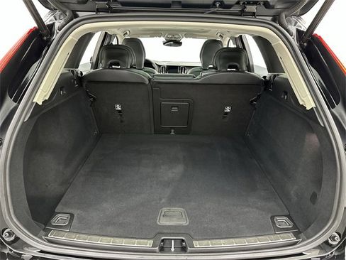 Certified 2025 Volvo XC60 B5 Plus image 23