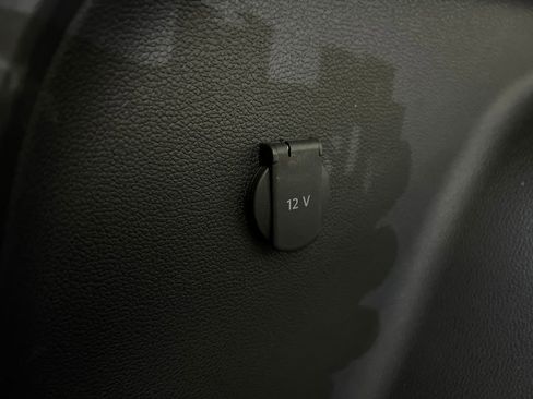 Used 2024 Volkswagen Atlas Cross Sport SE image 32