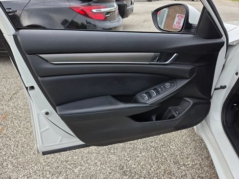 Used 2018 Honda Accord LX image 16