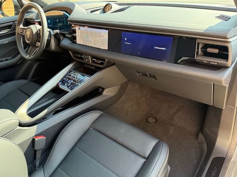 New 2025 Porsche Macan Turbo Electric AWD/4WD image 19
