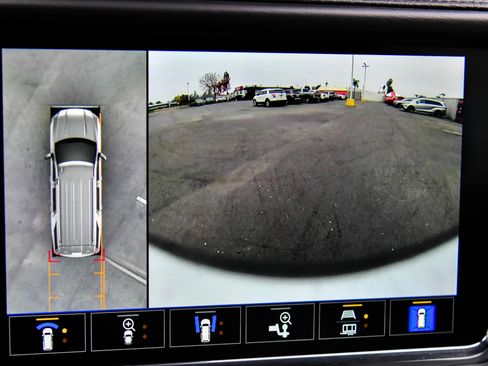 Used 2023 GMC Yukon XL Denali image 23