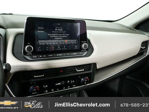 Used 2025 Nissan Rogue SV AWD/4WD image 12