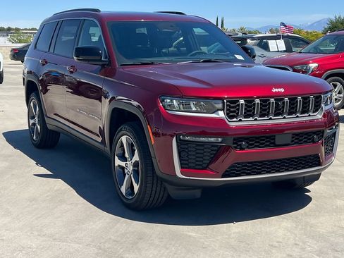 New 2026 Jeep Grand Cherokee L Limited w/ Luxury Tech Group II AWD/4WD image 9