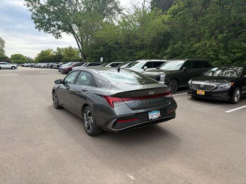 Certified 2025 Hyundai Elantra SEL FWD image 3