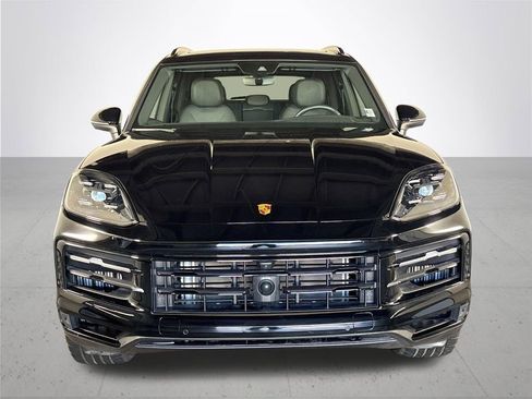 Used 2024 Porsche Cayenne w/ Premium Package Plus (PFM) image 3