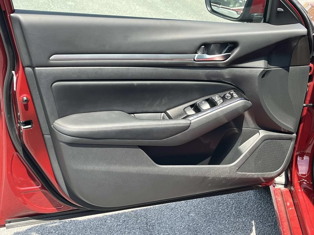 Used 2024 Nissan Altima 2.5 SL FWD image 23