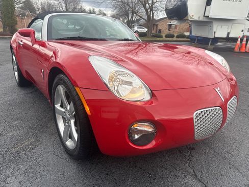 Used 2006 Pontiac Solstice Convertible w/ Premium Package image 1