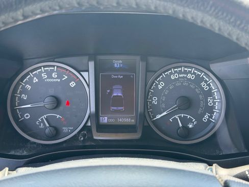 Used 2018 Toyota Tacoma TRD Off-Road AWD/4WD image 18