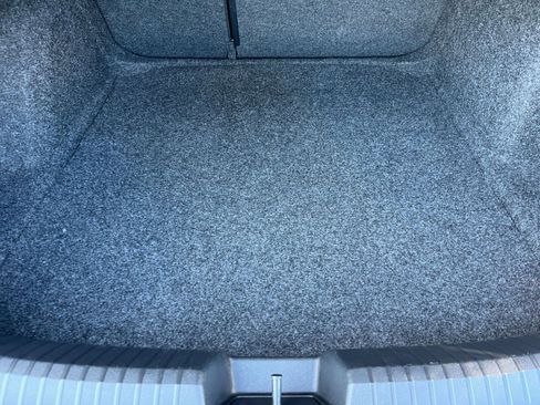 Used 2025 Volkswagen Jetta SE image 32