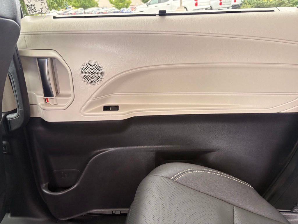 Used 2026 Toyota Sienna Platinum AWD/4WD image 23