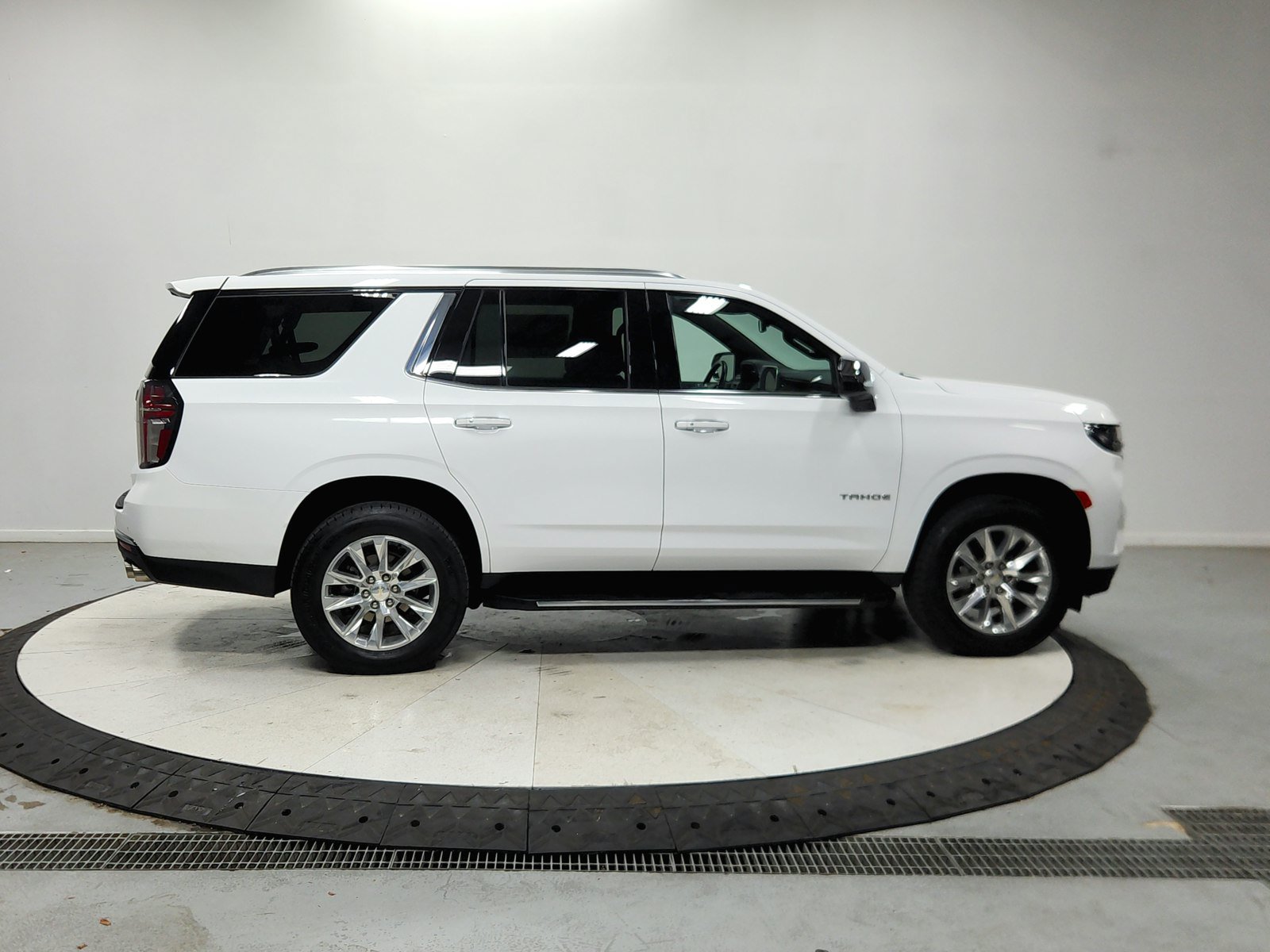 Used 2024 Chevrolet Tahoe Premier RWD image 9
