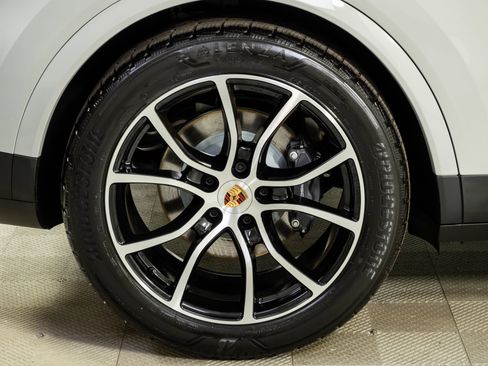 New 2026 Porsche Cayenne Coupe AWD/4WD image 39