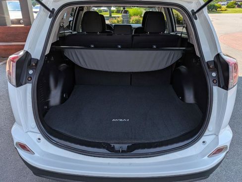 Used 2016 Toyota RAV4 LE AWD/4WD image 10