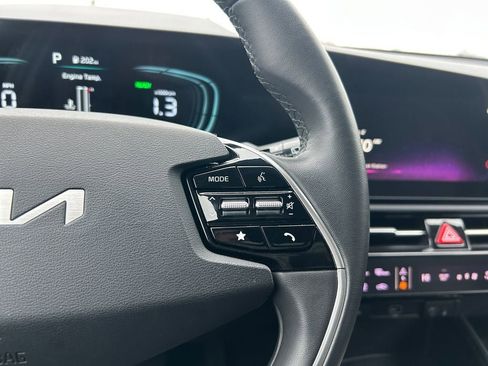 Used 2023 Kia Niro EX image 18