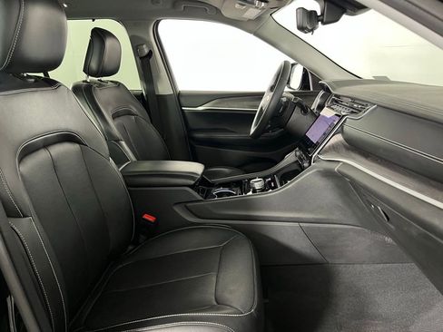 Used 2023 Jeep Grand Cherokee Limited w/ Luxury Tech Group II image 35