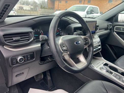 Certified 2022 Ford Explorer XLT w/ Equipment Group 202A image 7