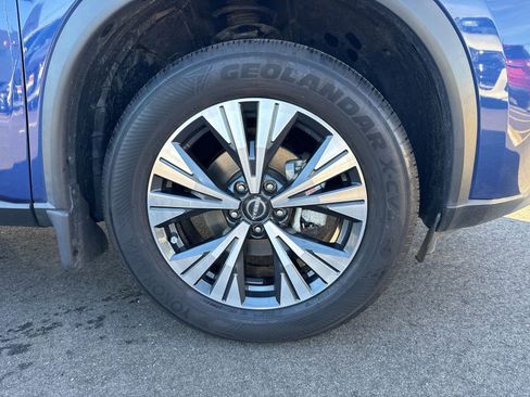 Used 2023 Nissan Rogue SV w/ SV Premium Package image 10