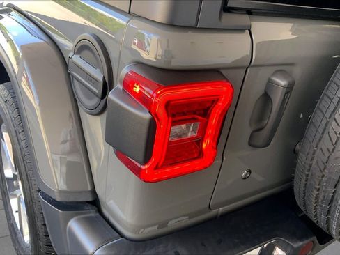 Used 2020 Jeep Wrangler Unlimited Sahara AWD/4WD image 28