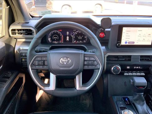 Used 2025 Toyota Tacoma TRD Off-Road image 5