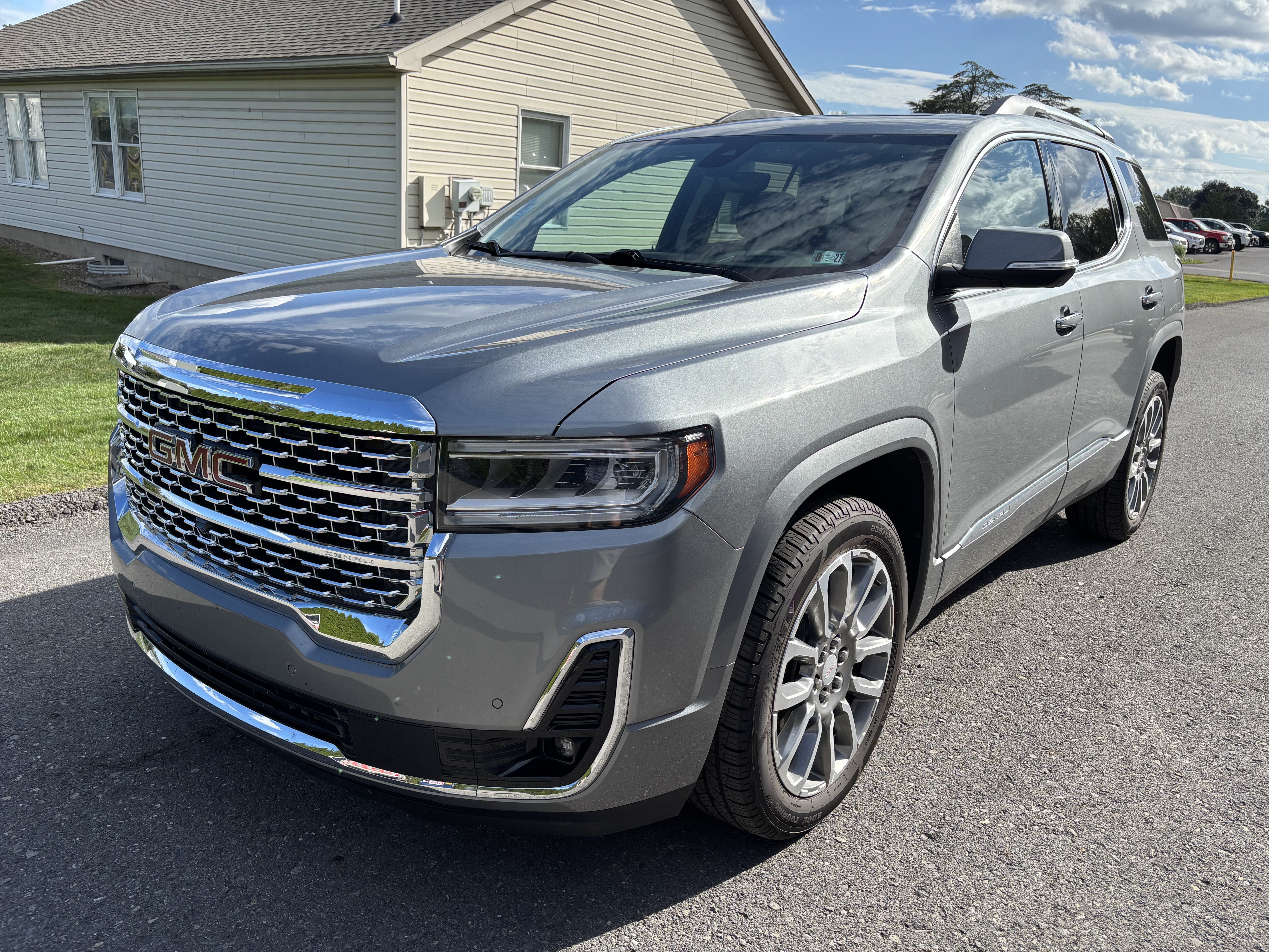 Used 2023 GMC Acadia Denali w/ Denali Technology Package AWD/4WD image 8
