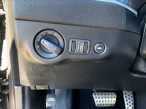 Used 2021 Dodge Charger SXT w/ Driver Convenience Group image 23