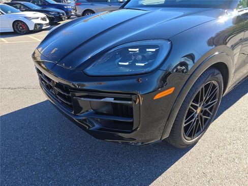 Used 2024 Porsche Cayenne image 10