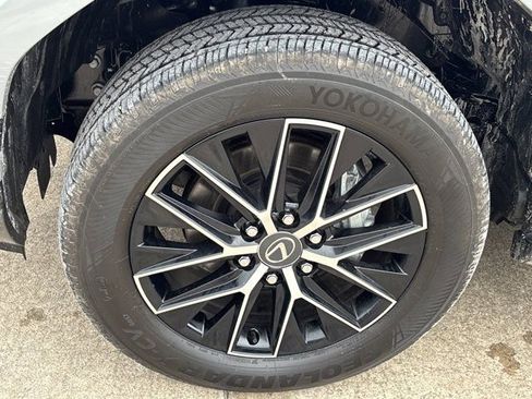 Used 2025 Lexus GX 550 AWD/4WD image 13