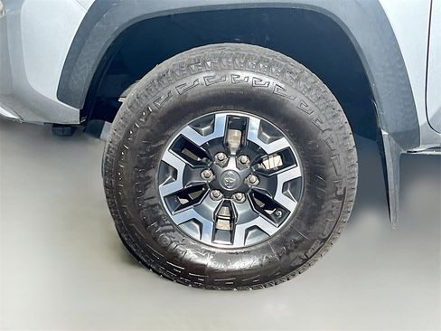 Used 2020 Toyota Tacoma TRD Off-Road image 30