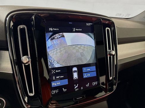 Used 2019 Volvo XC40 T5 Momentum image 16