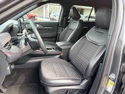 Used 2025 Ford Explorer ST-Line image 21