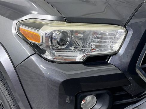 Used 2019 Toyota Tacoma SR5 AWD/4WD image 39
