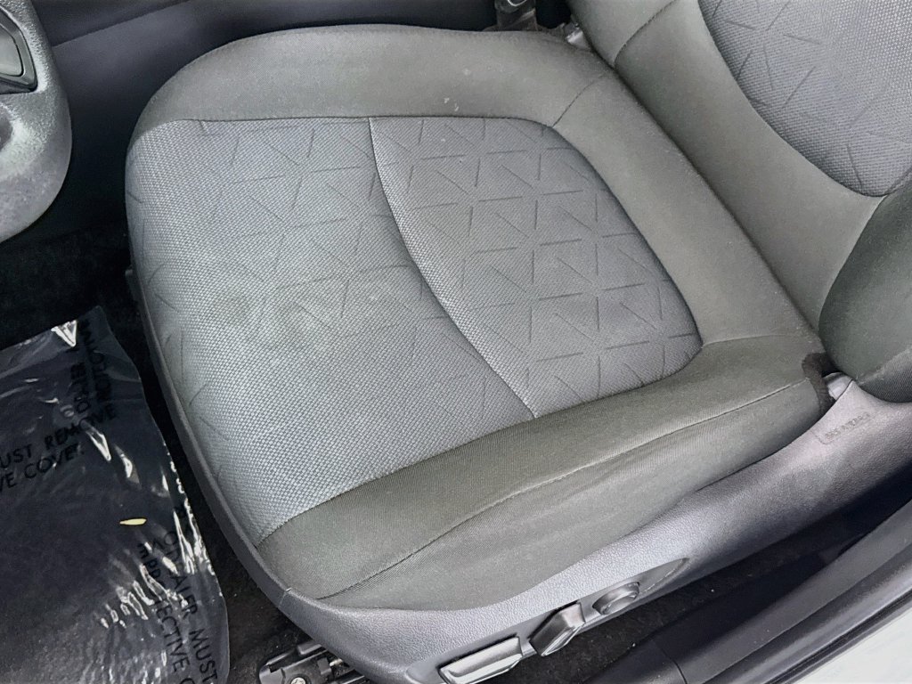 Used 2025 Toyota RAV4 XLE FWD image 19