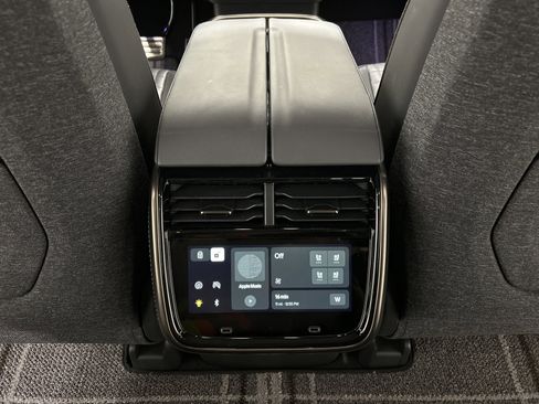 Used 2025 Rivian R1S Premium image 30