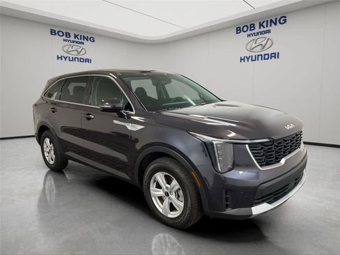 Used 2026 Kia Sorento LX FWD image 7