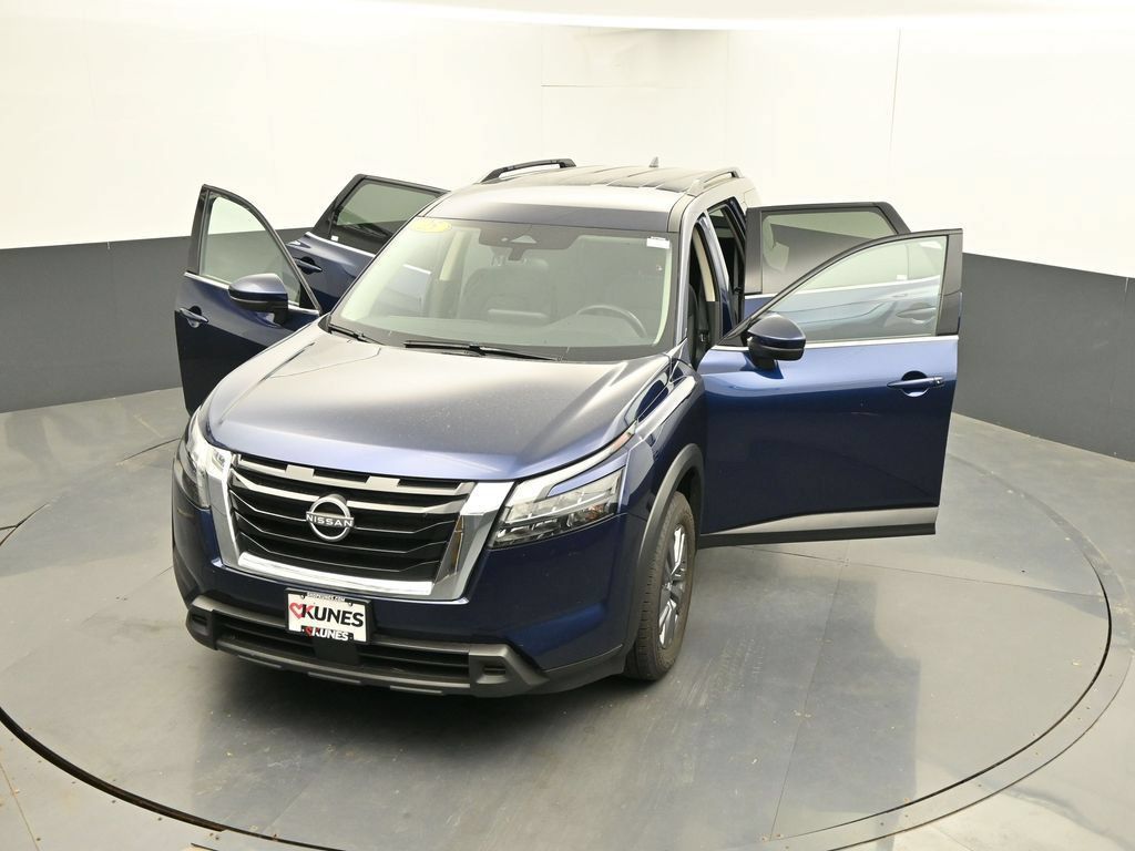 Used 2025 Nissan Pathfinder SV FWD image 56