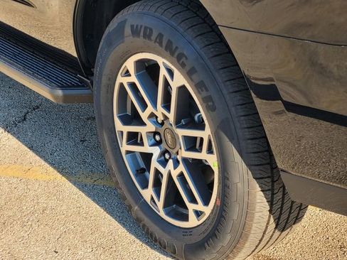 New 2025 Ford Expedition Max Active image 5