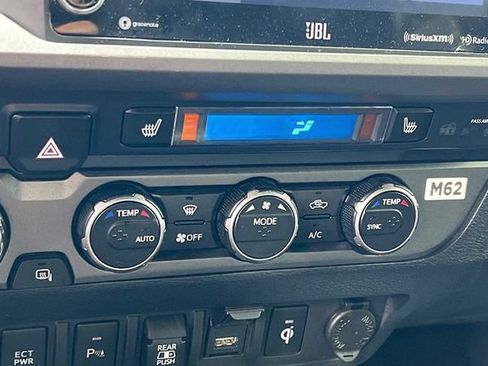 Used 2022 Toyota Tacoma TRD Off-Road w/ TRD Premium Off Road Package AWD/4WD image 27