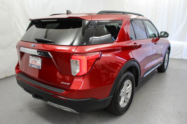 Used 2023 Ford Explorer XLT w/ Equipment Group 202A AWD/4WD image 11