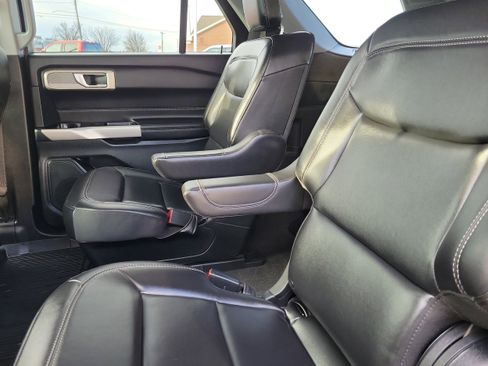 Used 2023 Ford Explorer XLT w/ Equipment Group 202A image 11