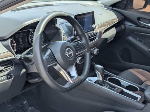 Used 2024 Nissan Altima 2.5 SV FWD image 15