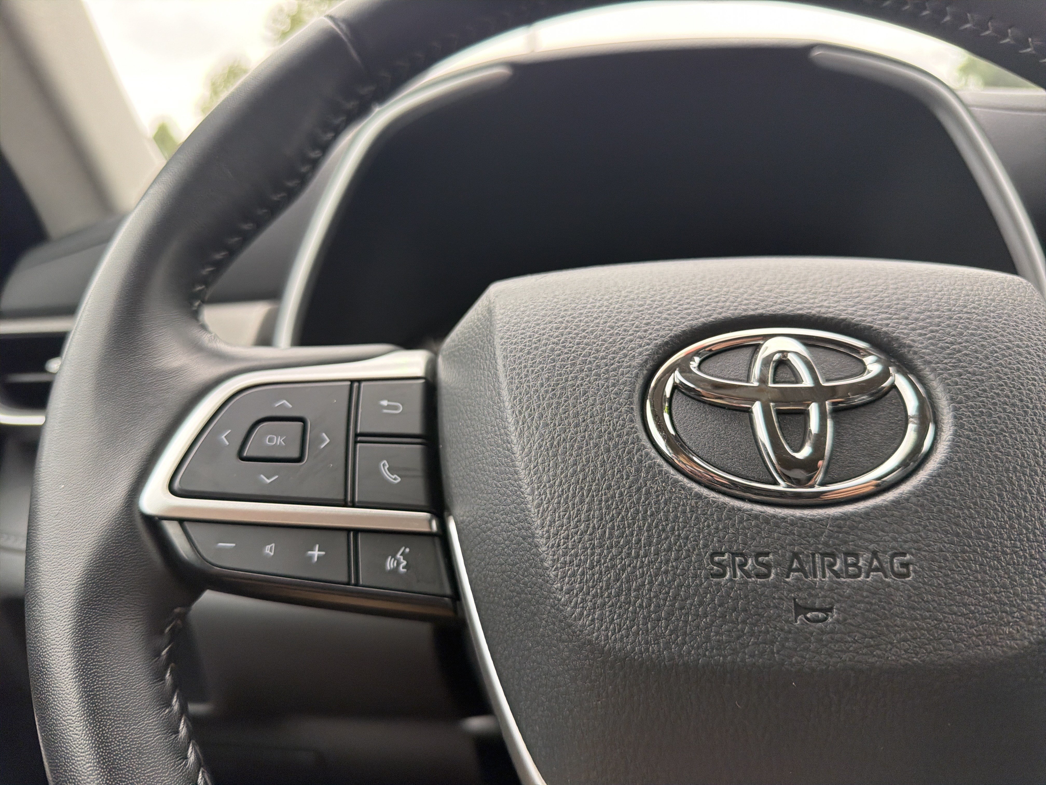 Certified 2025 Toyota Highlander XLE FWD image 9
