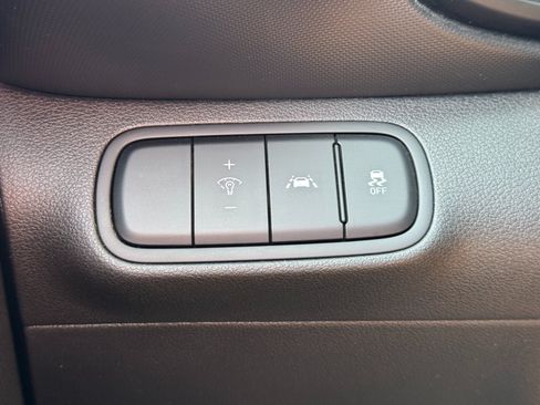 Used 2021 Hyundai Venue SE FWD image 16