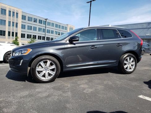 Used 2016 Volvo XC60 T6 w/ Proximity Package AWD/4WD image 4