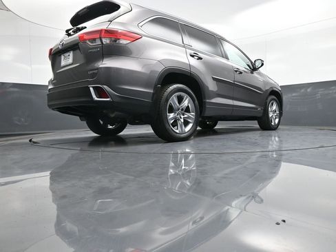 Used 2018 Toyota Highlander Limited w/ Protection Package #3 image 32